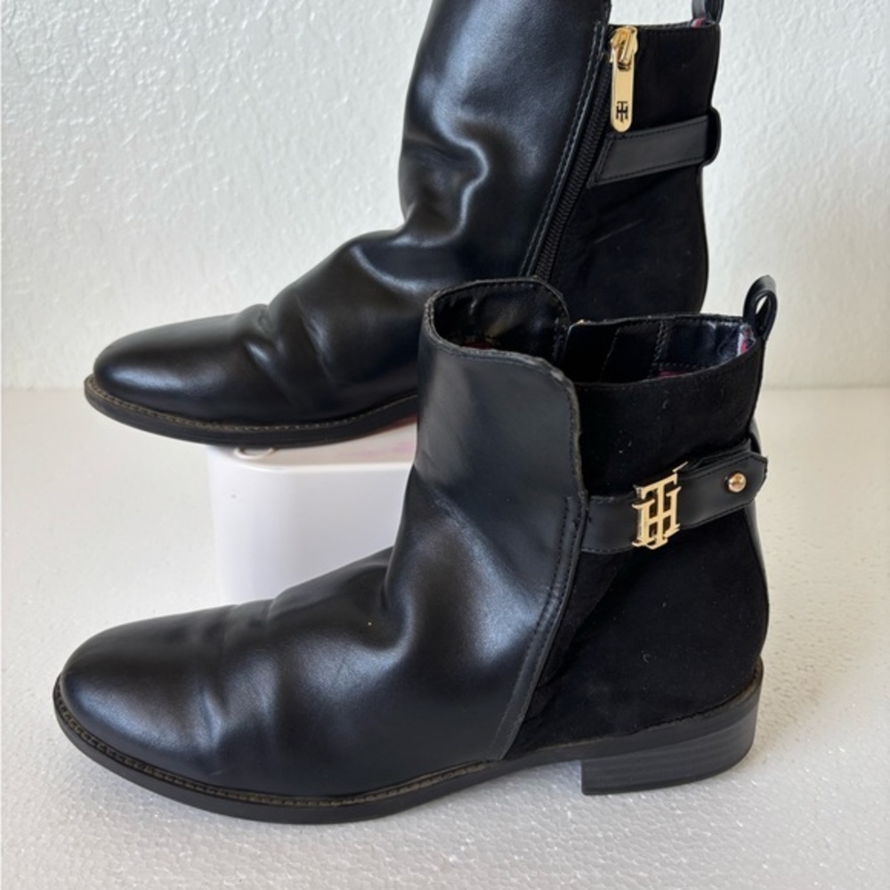 Tommy Hilfiger Black Leather and Suede Ankle Booties 
Witchy 
size 8M